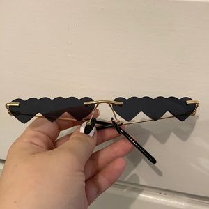 DEADSTOCK HEART SUNGLASSES
